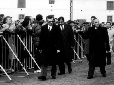Tadeusz Mazowiecki v listopadu 1989 (vpravo) Tadeusz Mazowiecki v listopadu 1989 (vpravo)