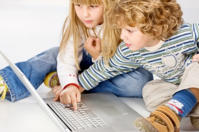 Děti u počítače (ilustrační foto)