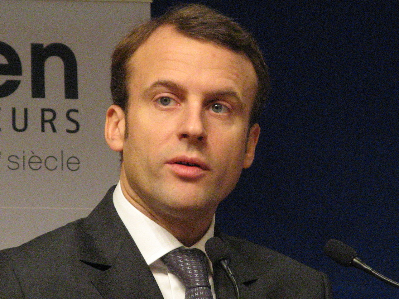 Centristický kandidát Emmanuel Macron Centristický kandidát Emmanuel Macron