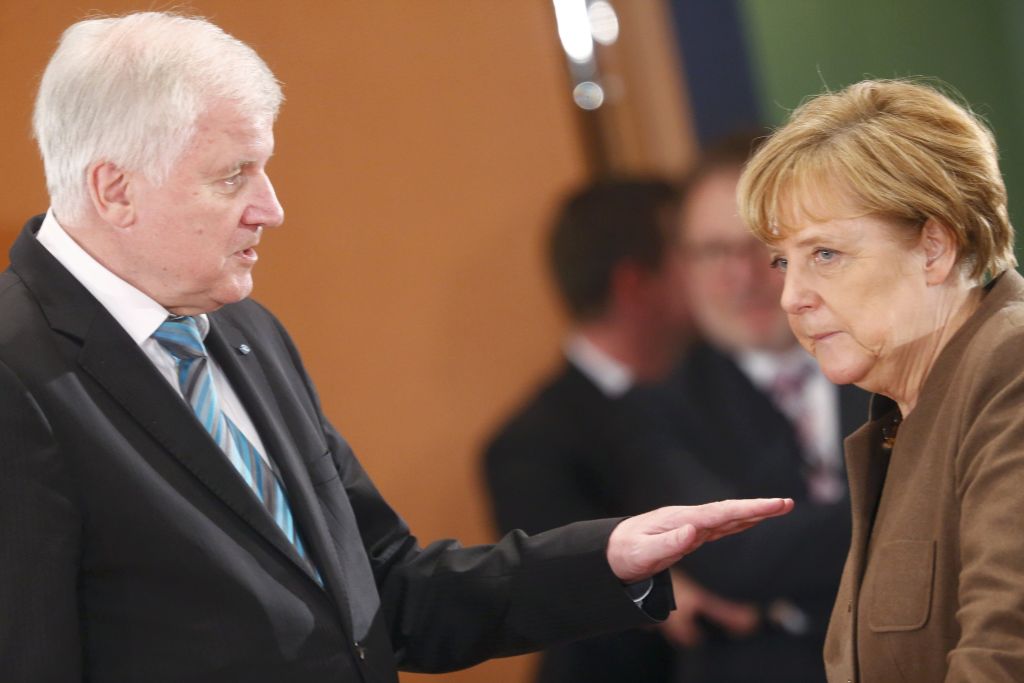 Bavorský premiér Horst Seehofer a kancléřka Angela Merkelová 03556829.jpeg