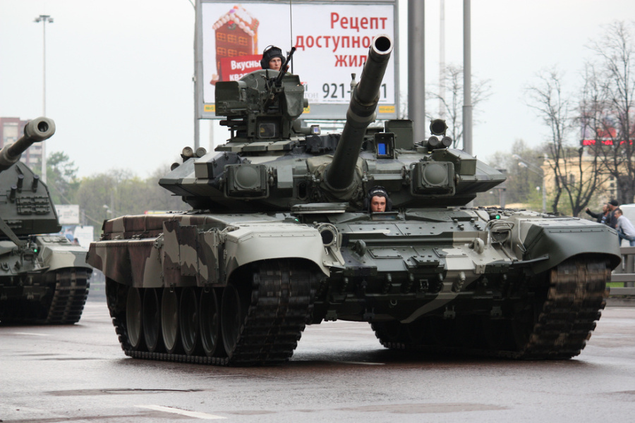 Ruský tank T-90s na vojenské přehlídce