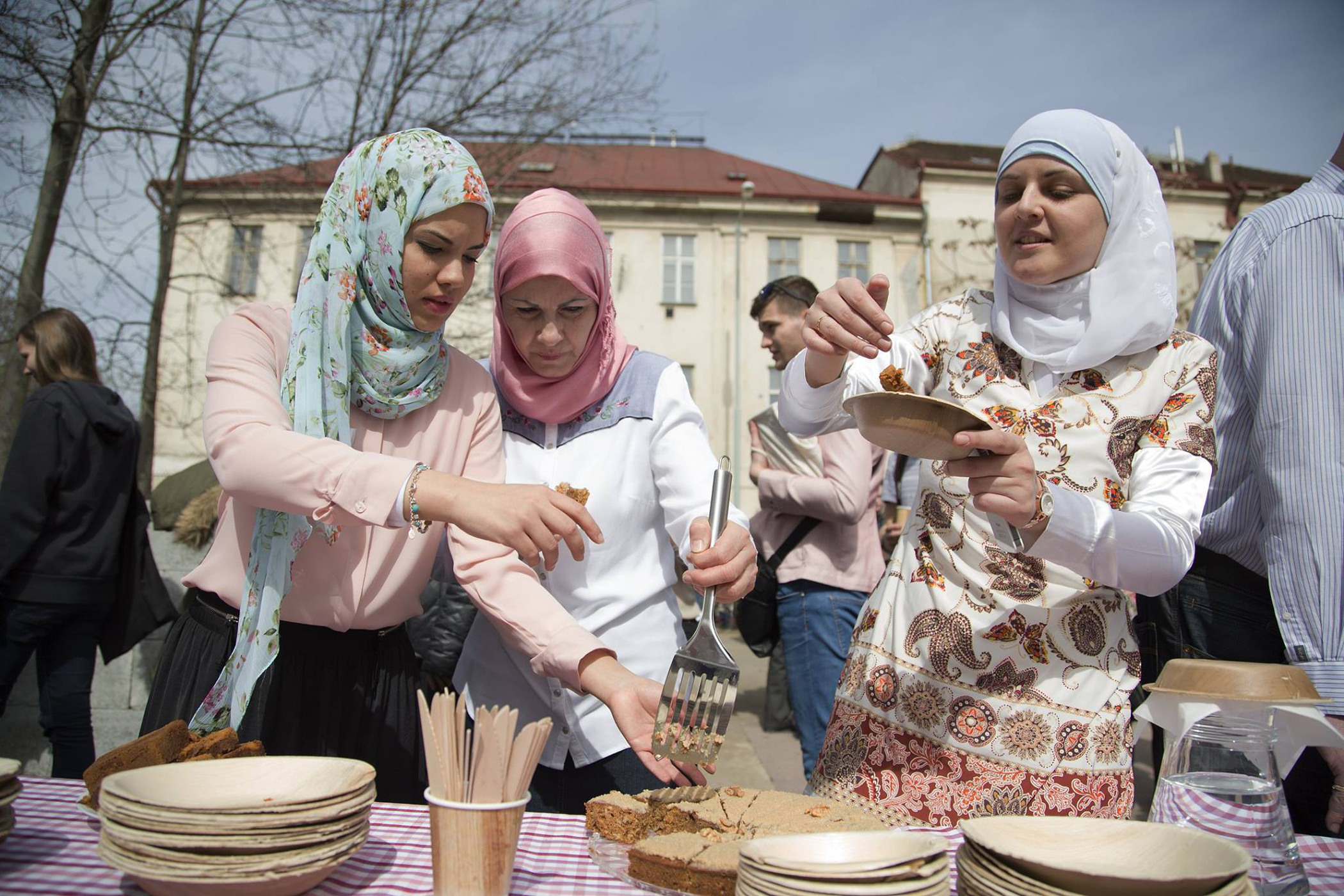 Na začátku dubna se zde konala akce pro veřejnost Oběd v mešitě, kde si mohli zájemci prostory prohlédnout a setkat se s muslimy v Praze