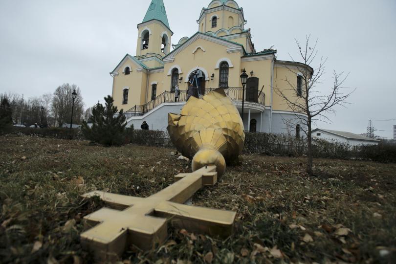 Zřícená kopule kostela v Doněcké oblasti