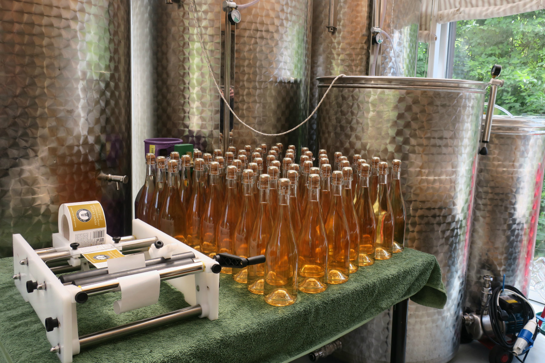 Vinařství Fenny Castle v hrabství Somerset produkuje růžová šumivá vína