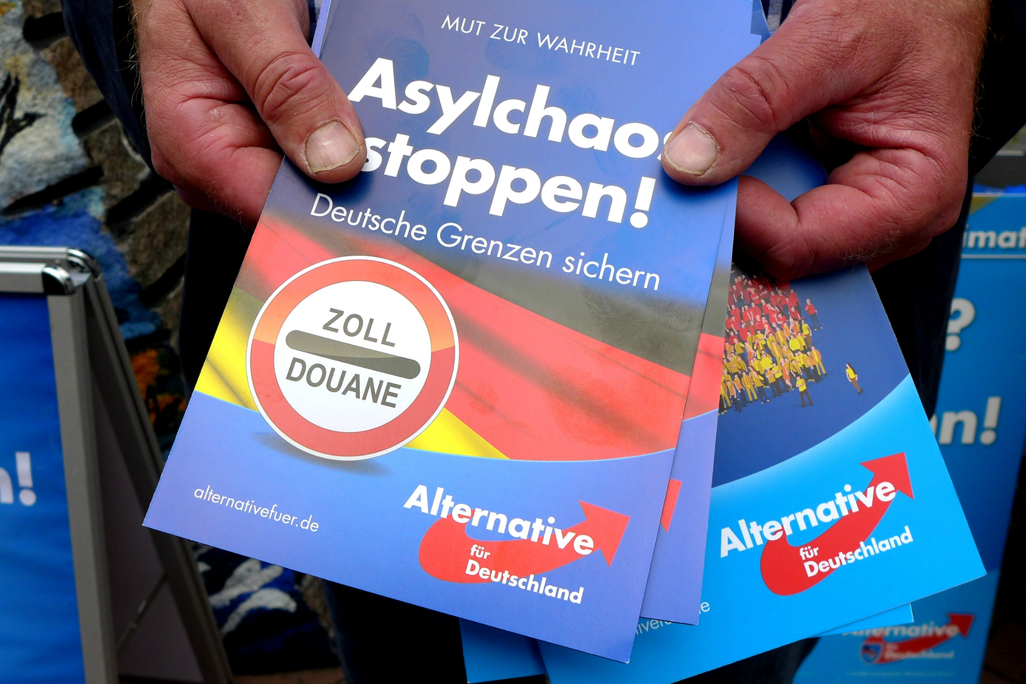 Protiimigrační letáky Alternativy pro Německo (AfD)