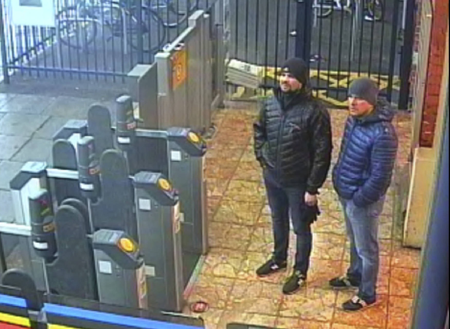 Ruslan Boširov a Alexandr Petrov na záběrech bezpečnostních kamer
