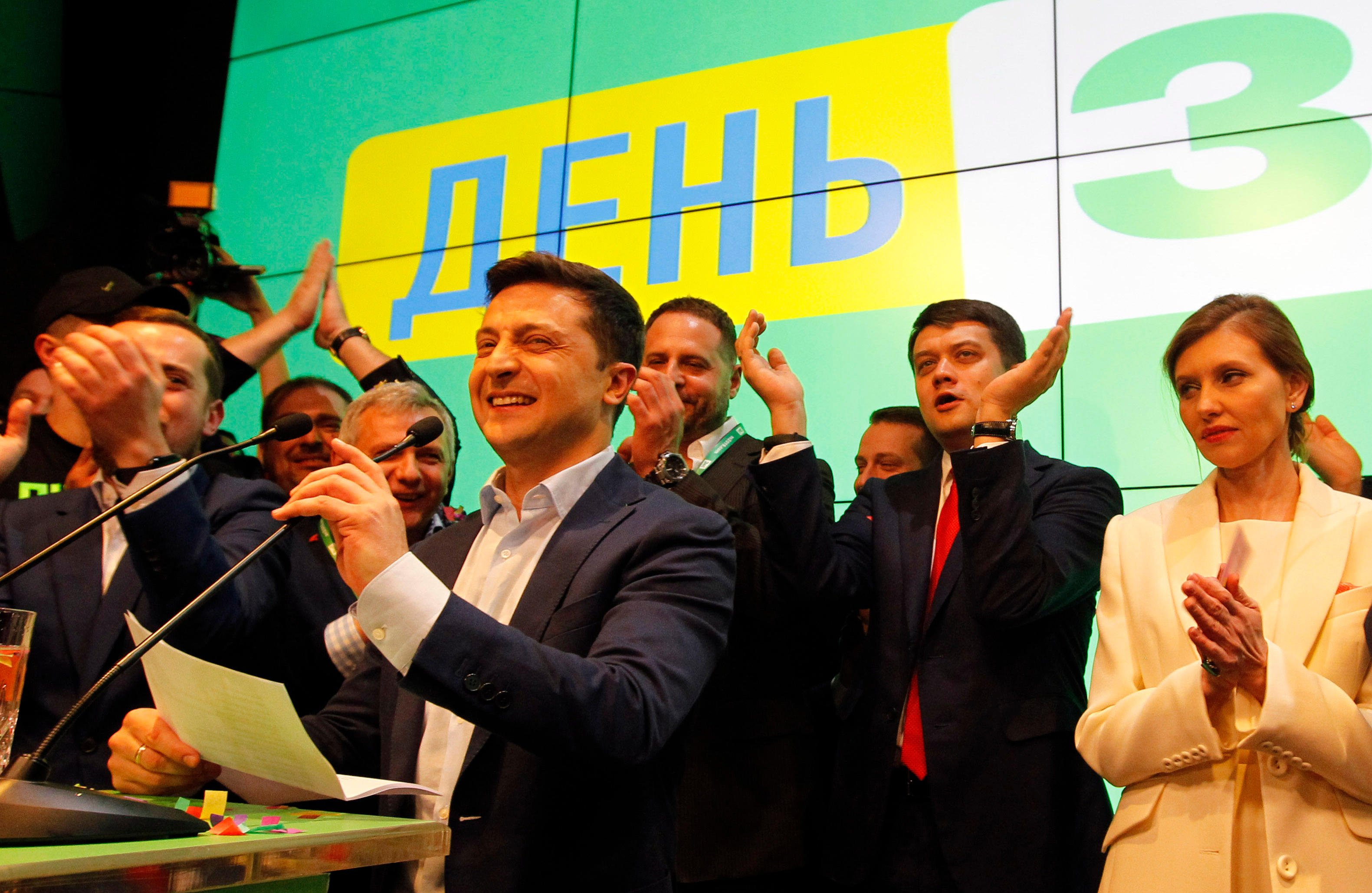 Novým prezidentem Ukrajiny byl zvolen Volodymyr Zelenskyj