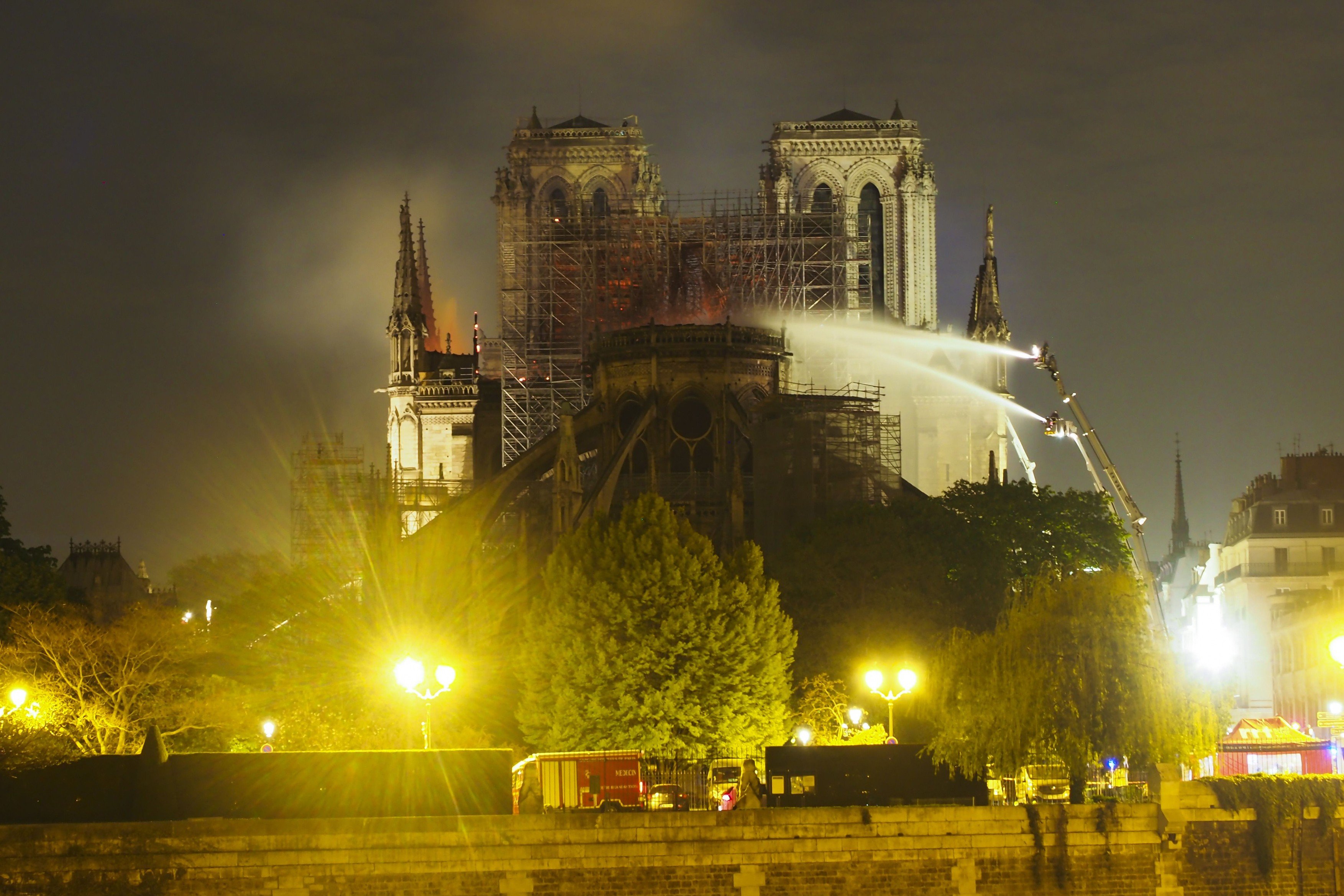 Zkáza katedrály Notre-Dame
