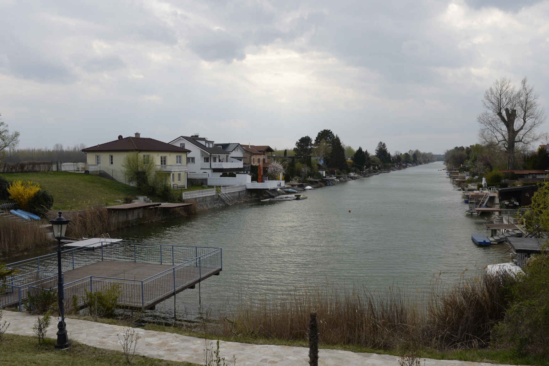 Nedokončený vodní průplav Dunaj-Odra-Labe nedaleko Vídně