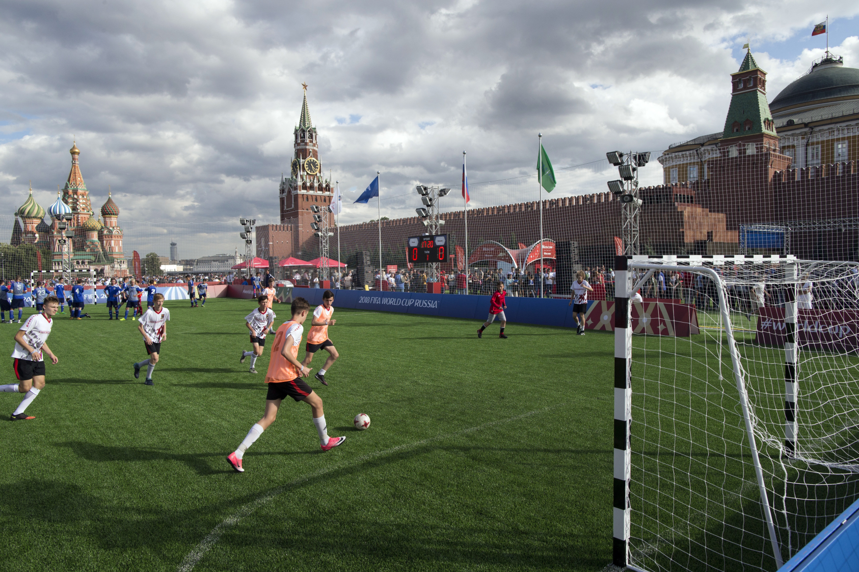 V ruských městech, která hostí mistrovství světa ve fotbale, se dějí věci, které připadají místním neuvěřitelné