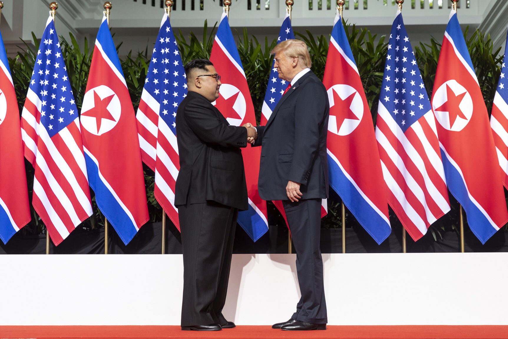 Donald Trump a Kim Čong-un na summitu v Singapuru