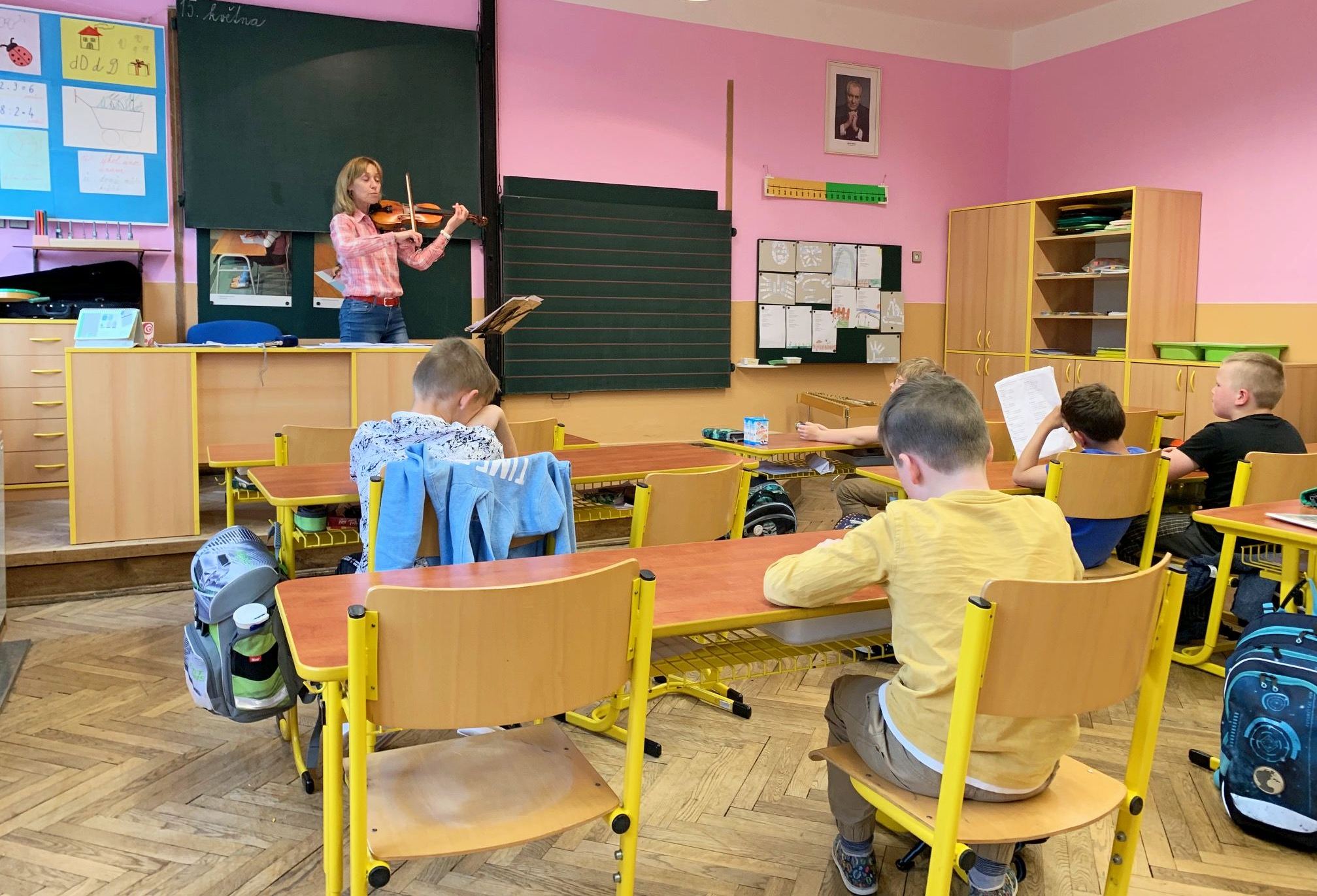Vesnické školy na Broumovsku trápí nedostatek žáků. Například do školy v Martínkovicích jich teď aktuálně chodí jen dvacet