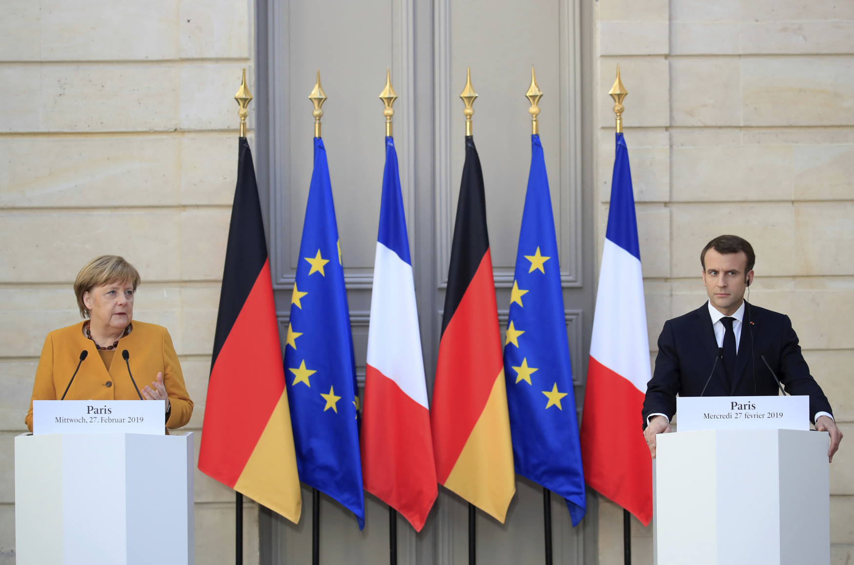 Německá kancléřka Angela Merkelová a francouzský prezident Emmanuel Macron v Paříži