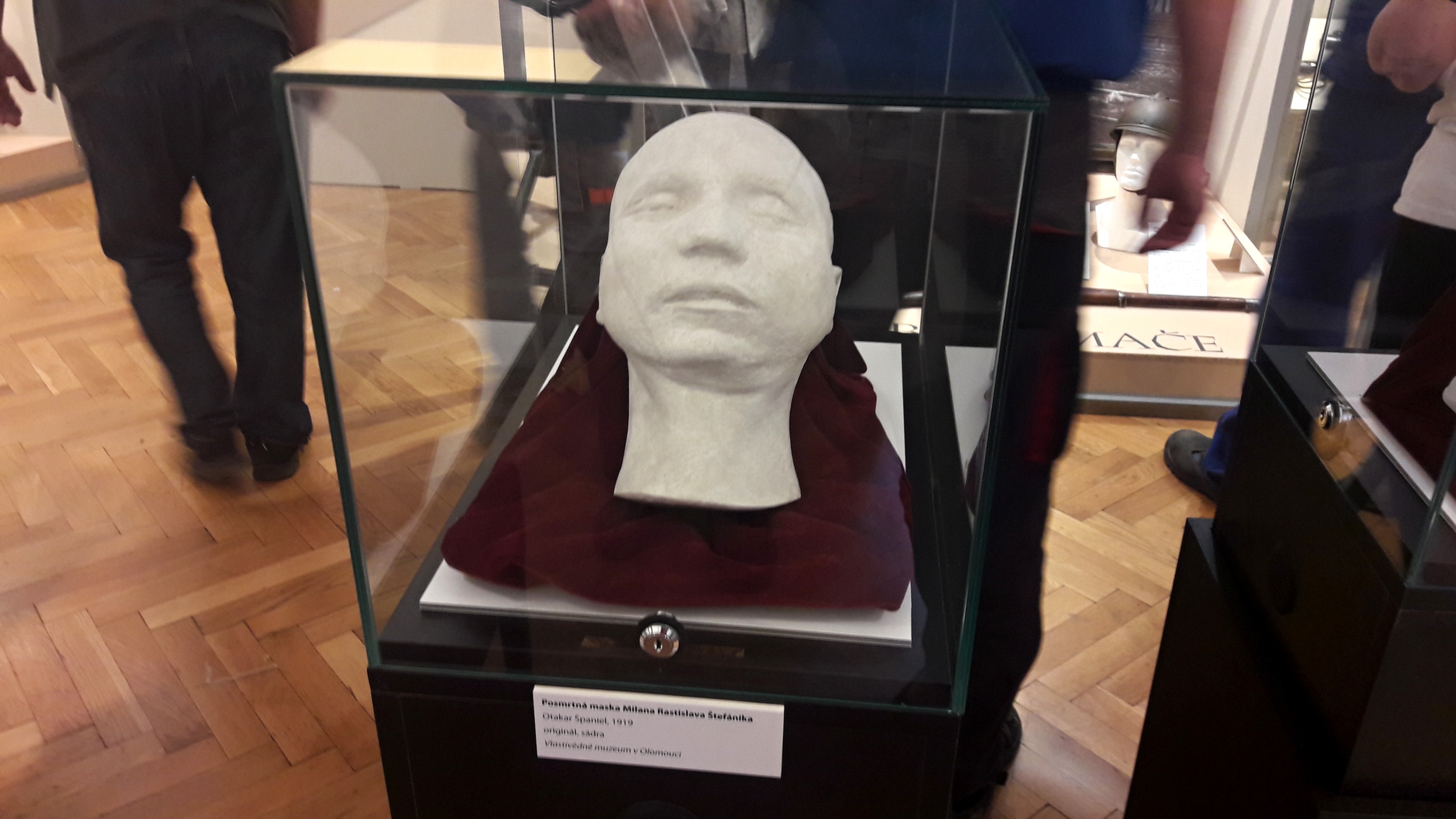 Posmrtná maska Rastislava Štefánika na výstavě v Olomouci