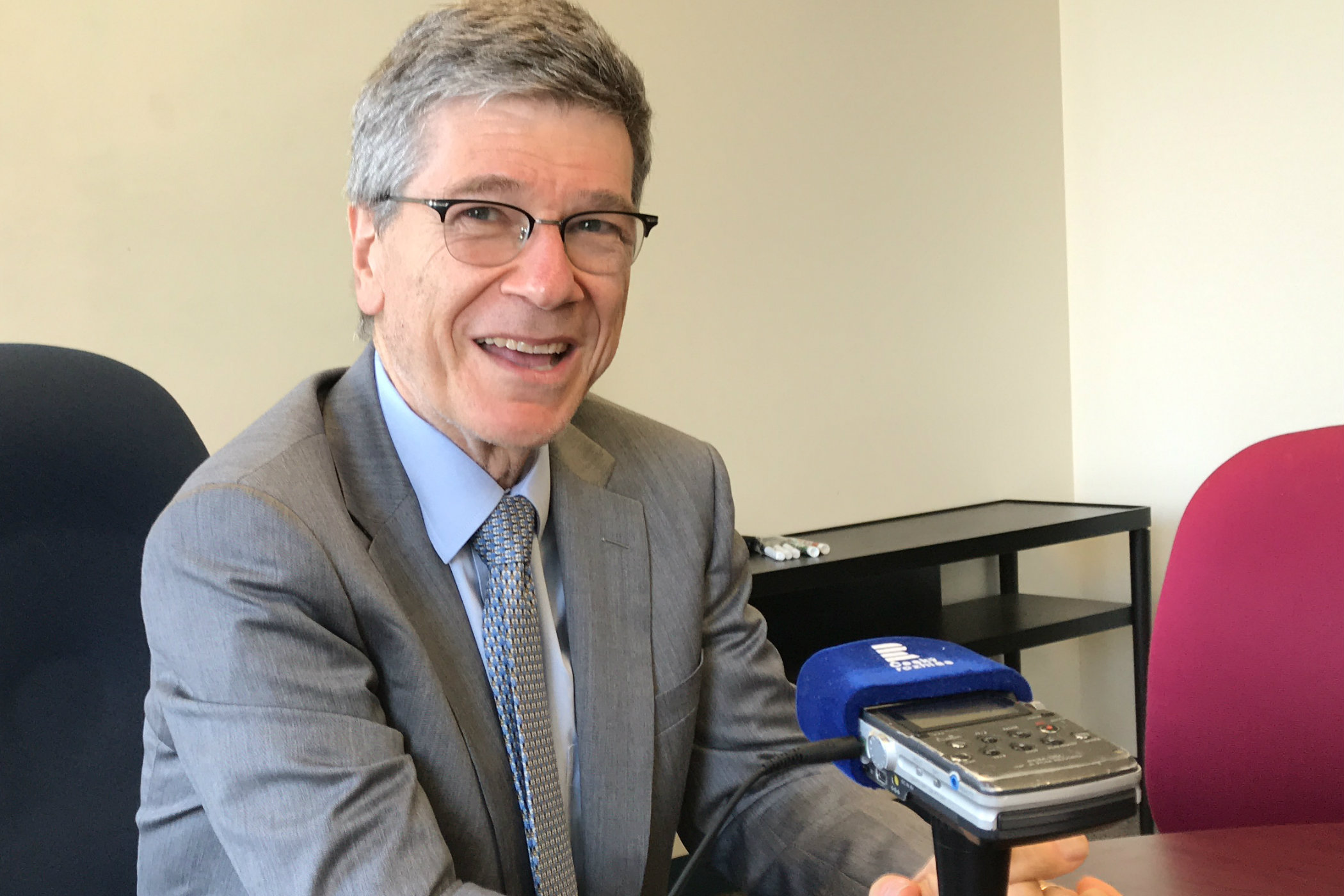 Americký ekonom a zvláštní poradce OSN Jeffrey Sachs 
