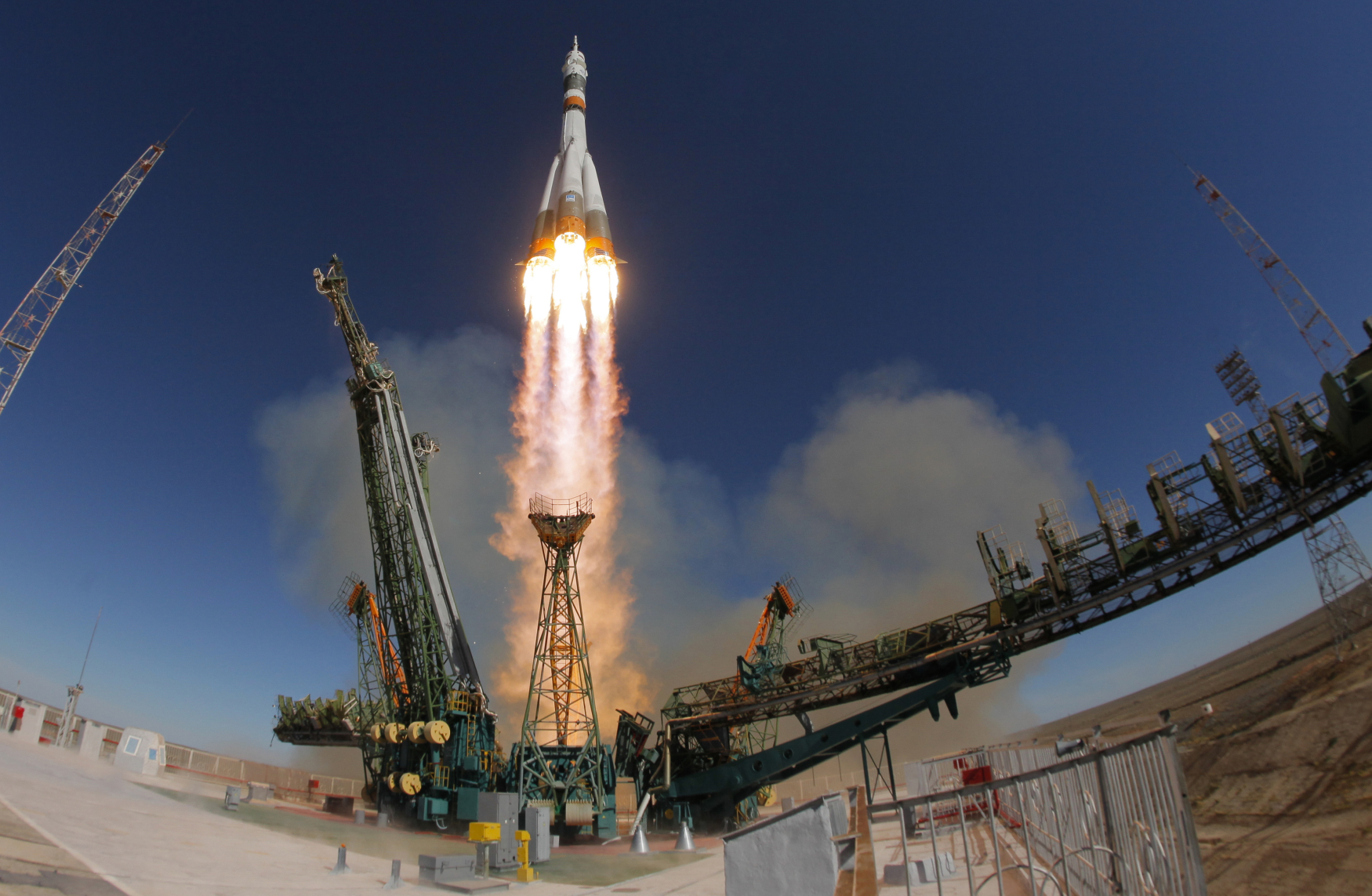 Start lodě Sojuz MS-10