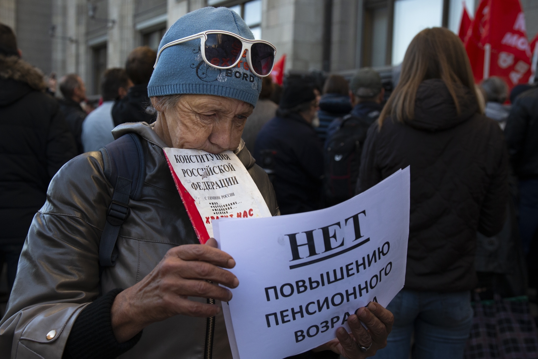 Demonstrace před Státní dumou, na níž se sešlo několik set lidí