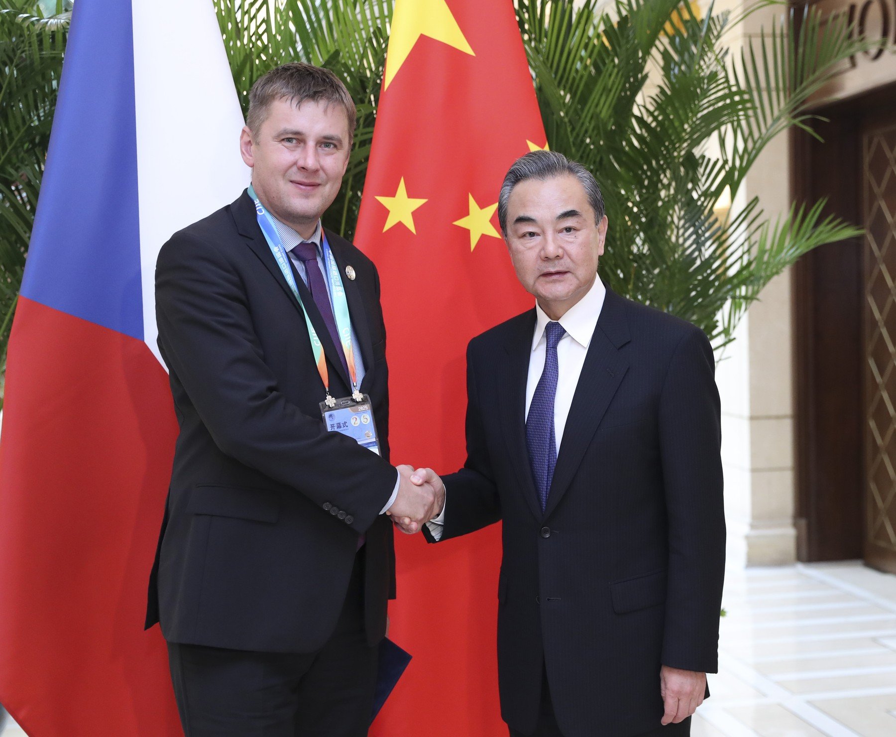 Ministr zahraničí Tomáš Petříček se svým čínským protějškem Wang Im
