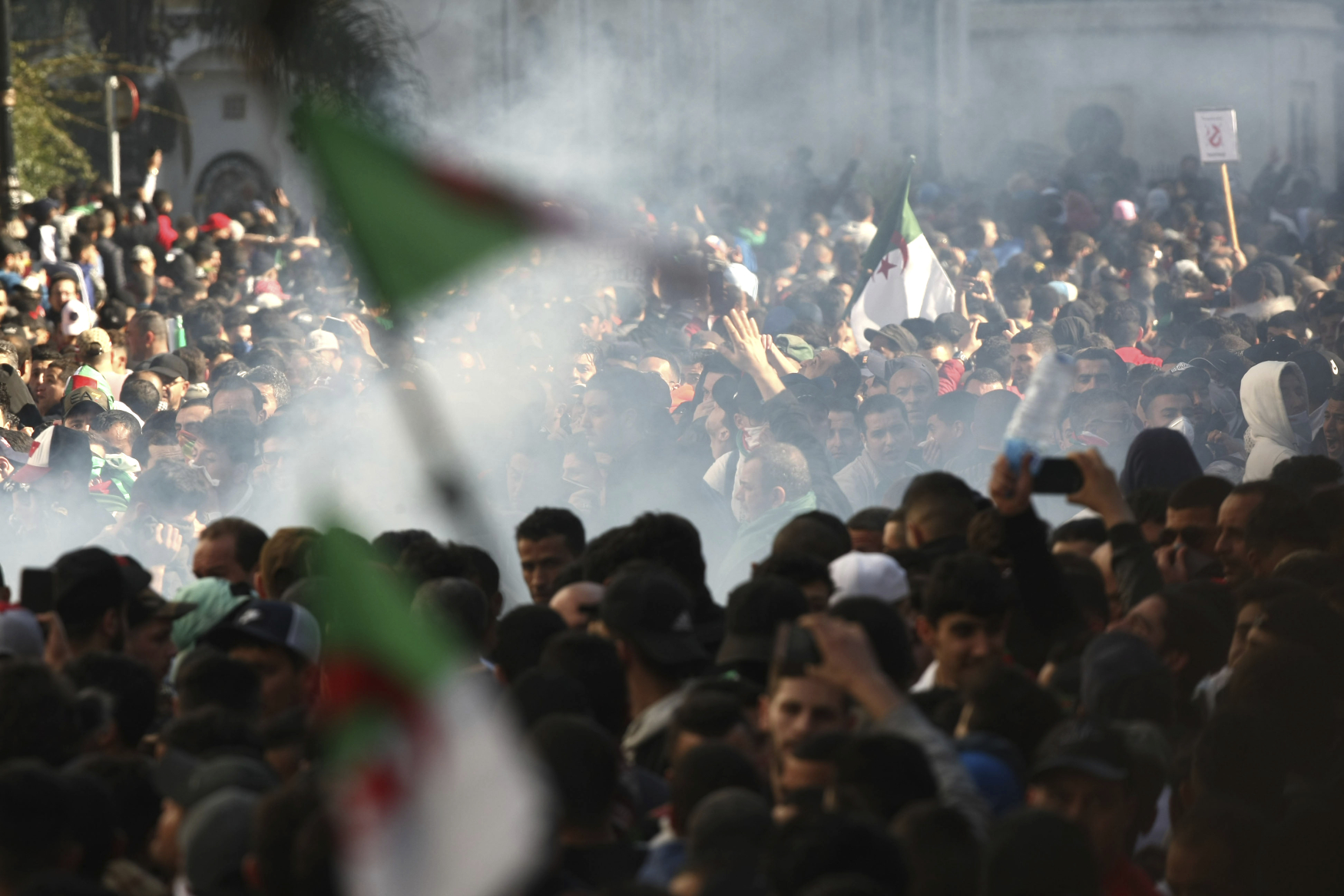Masové protesty v Alžírsku
