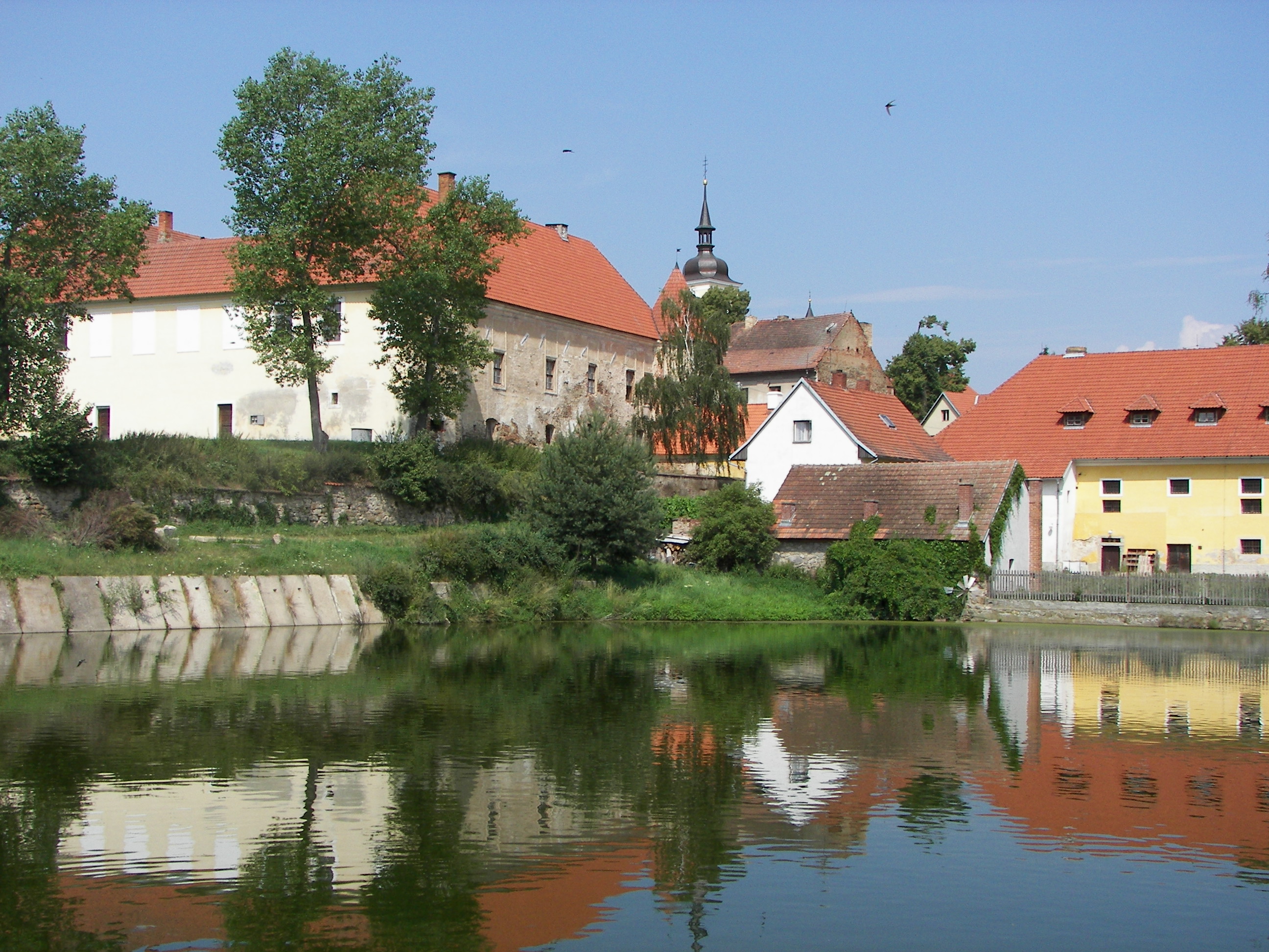 Kostel Nanebevzetí Panny Marie v Louňovicích pod Blaníkem Kostel Nanebevzetí Panny Marie v Louňovicích pod Blaníkem