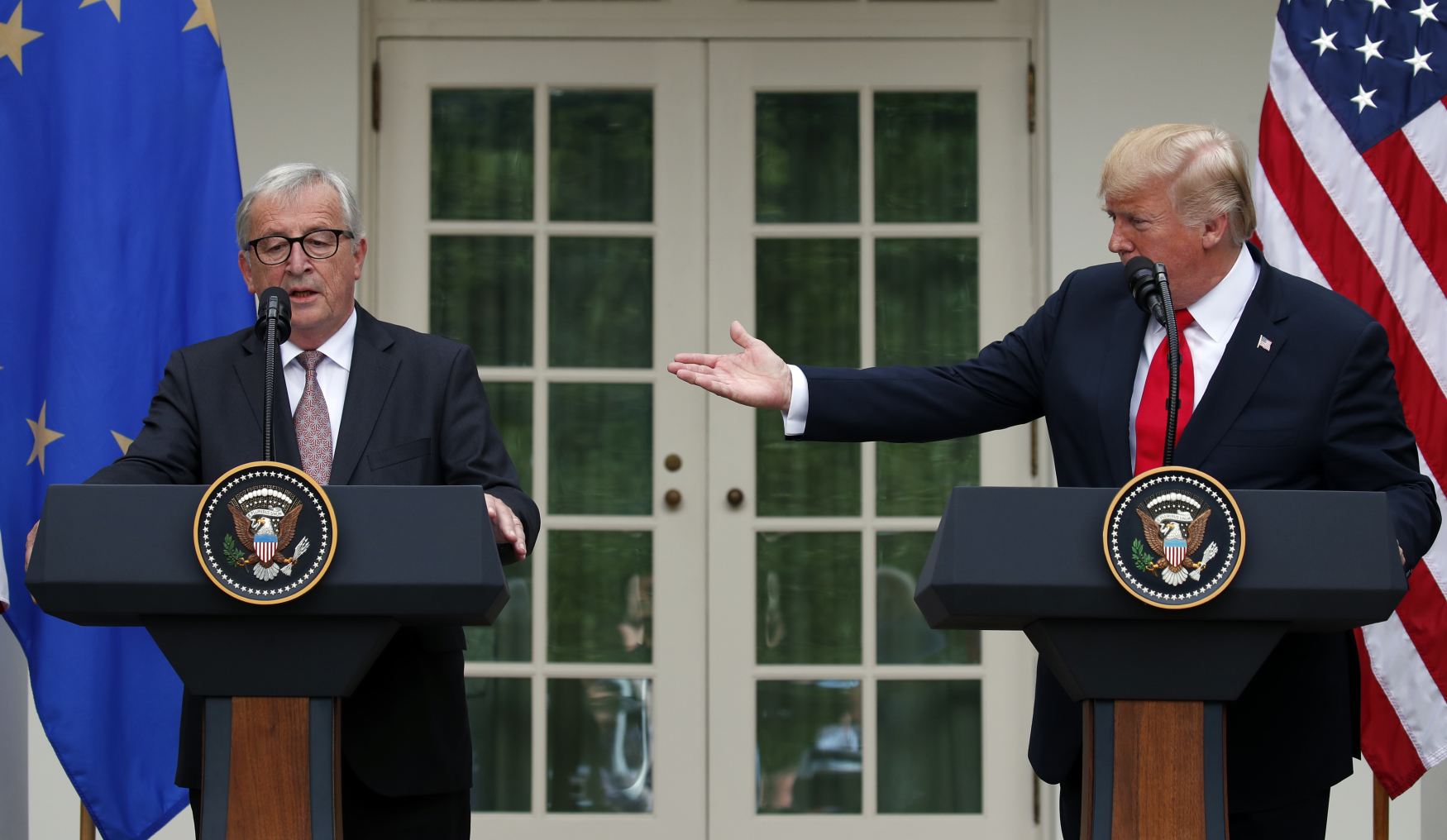 Setkání šéfa Evropské komise Jeana-Clauda Junckera s americkým prezidentem Donaldem Trumpem ve Washingtonu