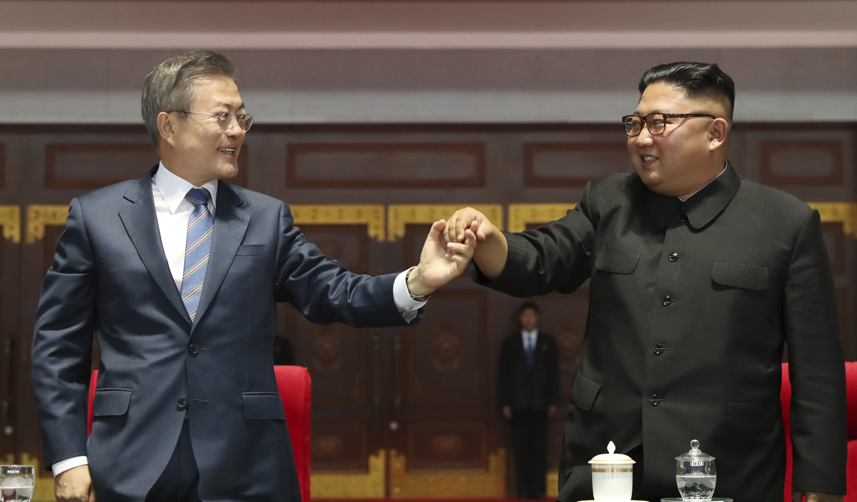 Jihokorejský prezident Mun Če-in a vůdce KLDR Kim Čong-un