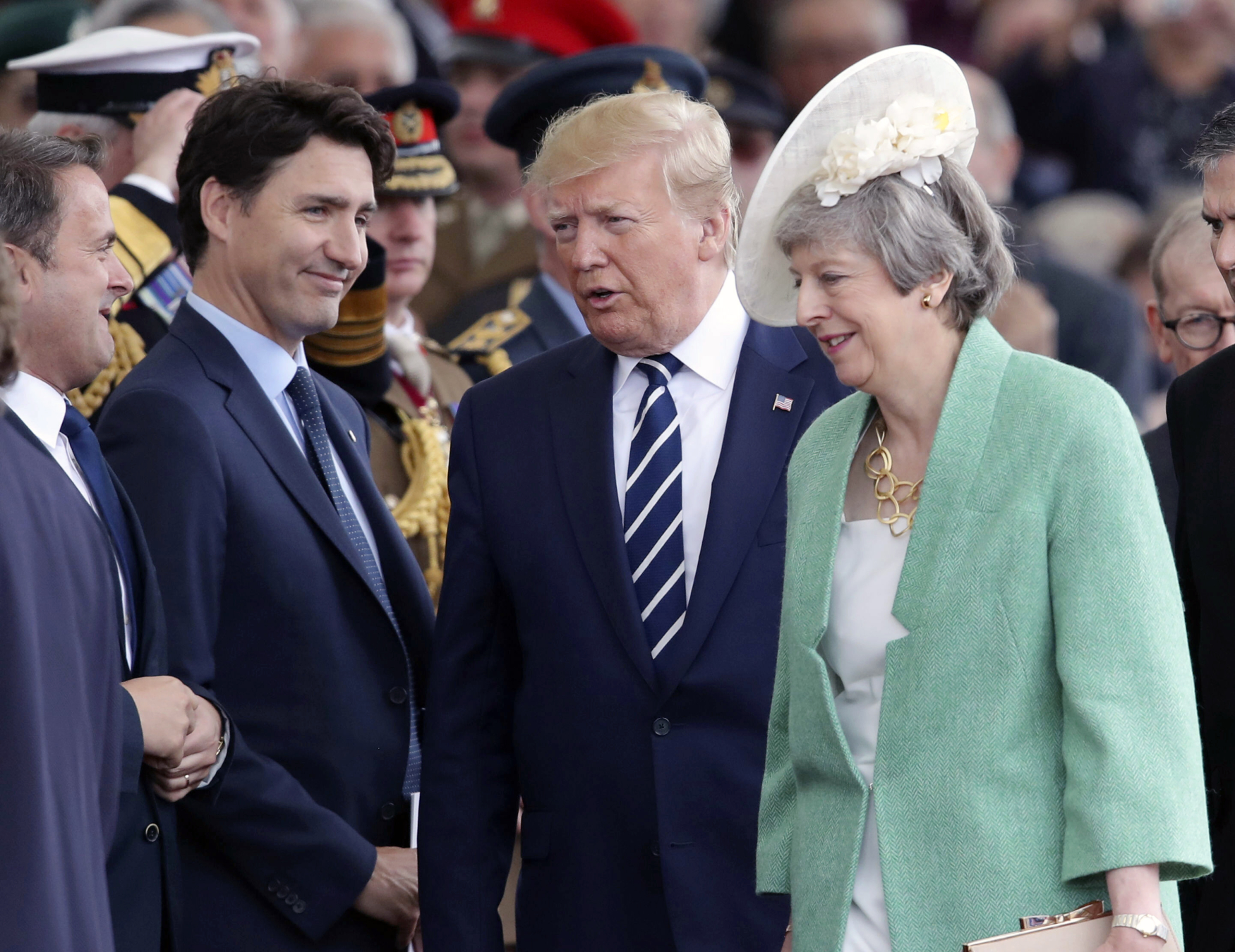 Donald Trump a Theresa Mayová na oslavách 75. výročí vylodění vojsk v Normandii