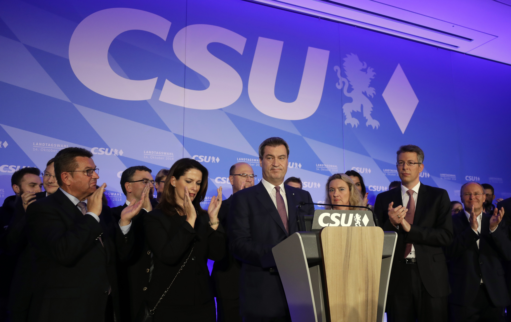 V Bavorsku vyhrála Křesťansko-sociální unie, utrpěla však citelné stráty