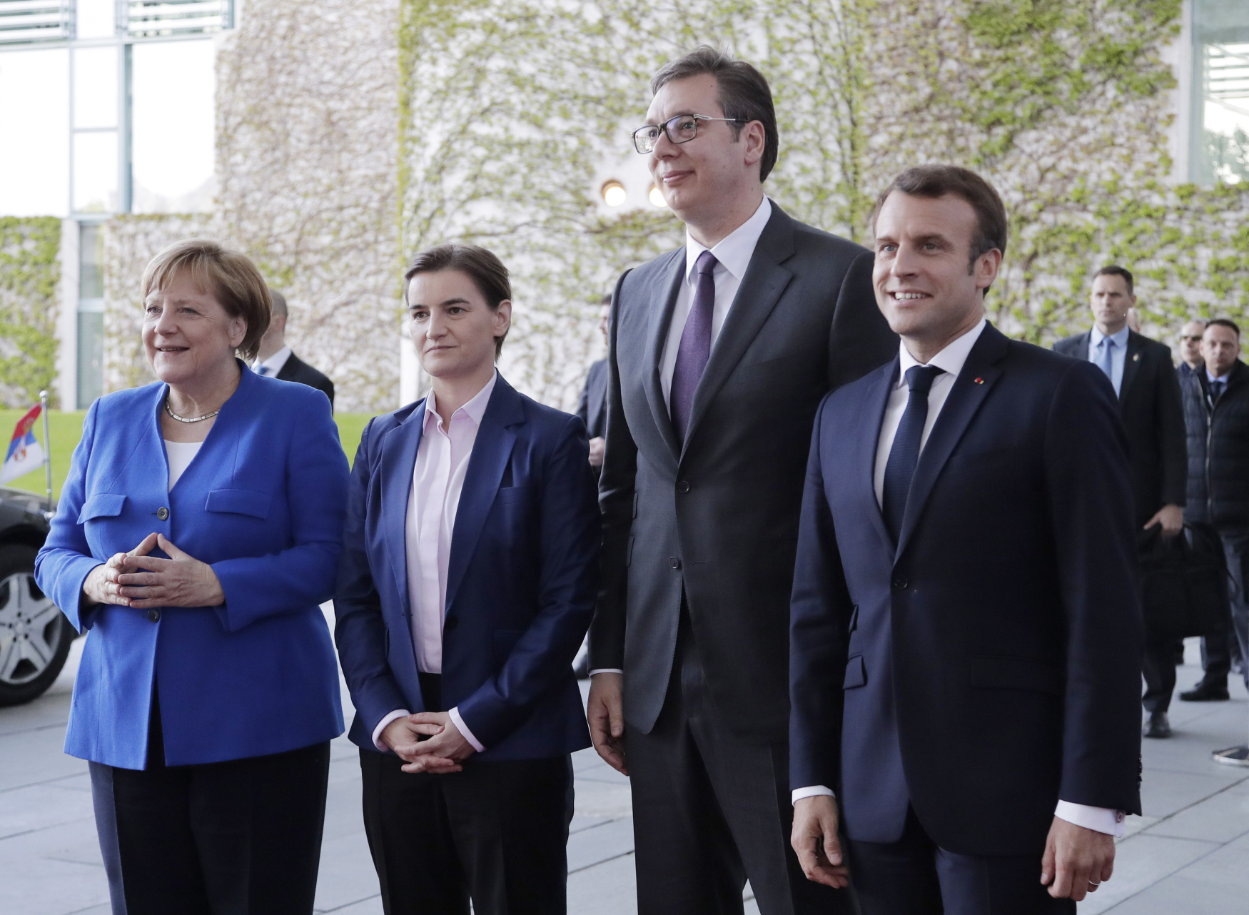 Zleva německá kancléřka Angela Merkelová, srbská premiérka Ana Brnabićová, srbský prezident Aleksandar Vučić a francouzský prezident Emmanuel Macron