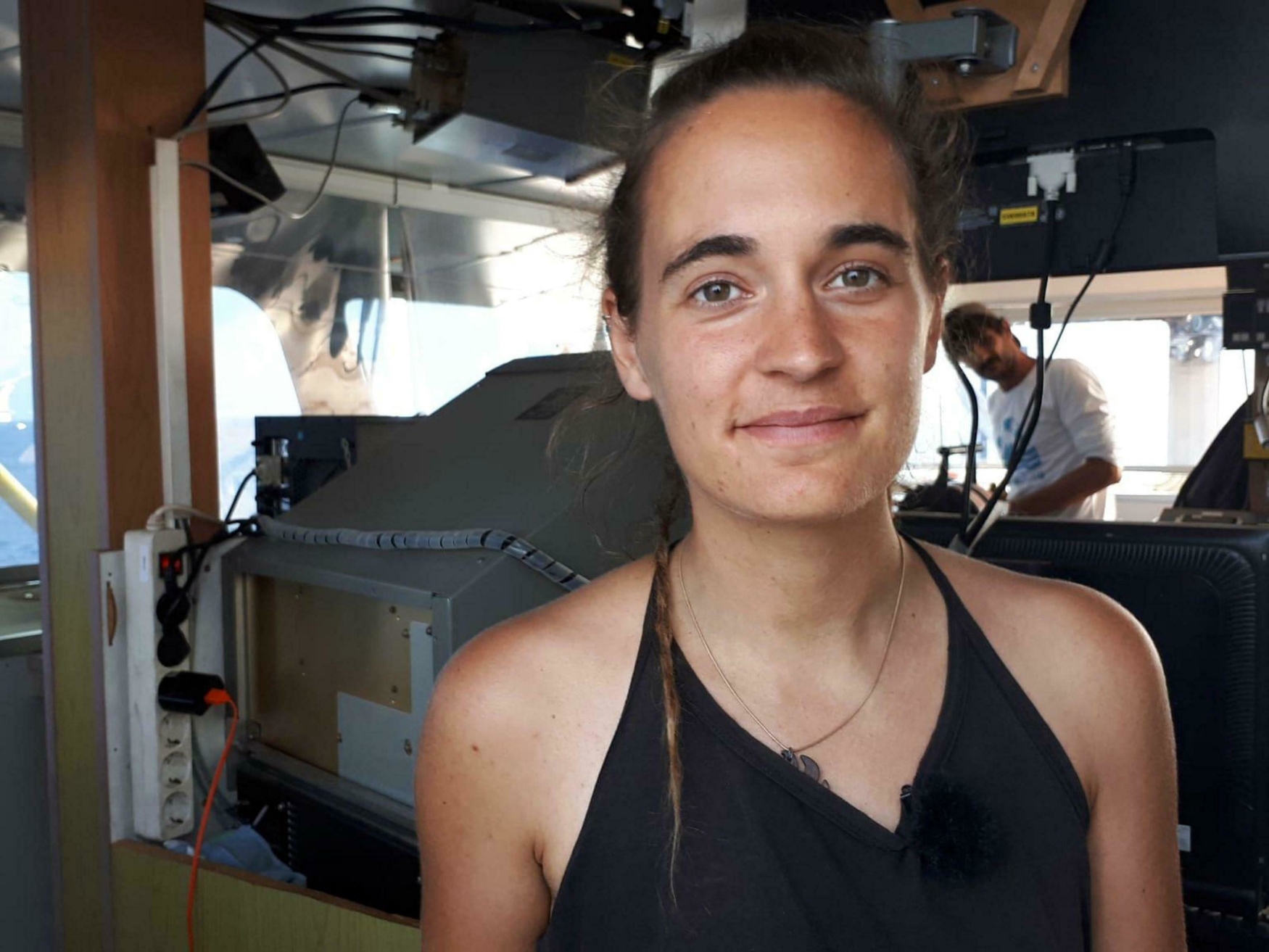 Jednatřicetiletá kapitánka lodi Sea-Watch 3, která bez oprávnění vplula se svou lodí s běženci na palubě do přístavu na italském ostrově Lampedusa, 