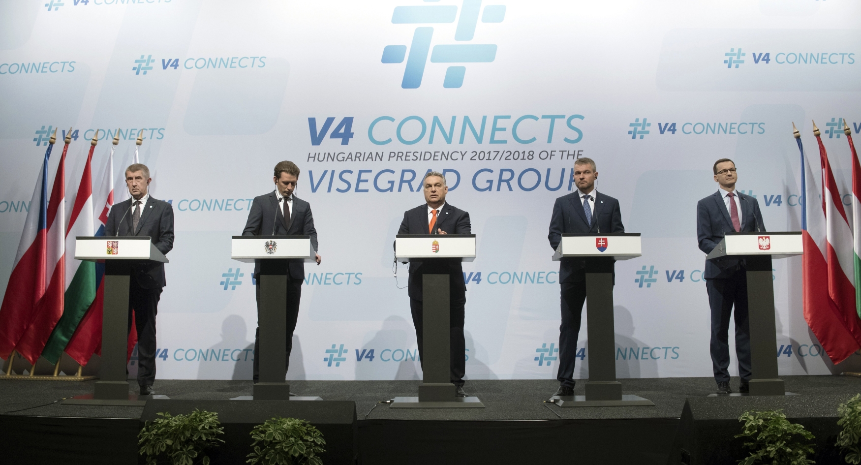 Setkání V4 v Budapešti: zleva Andrej Babiš, Sebastian Kurz, Viktor Orbán, Peter Pellegrini a Mateusz Morawiecki 