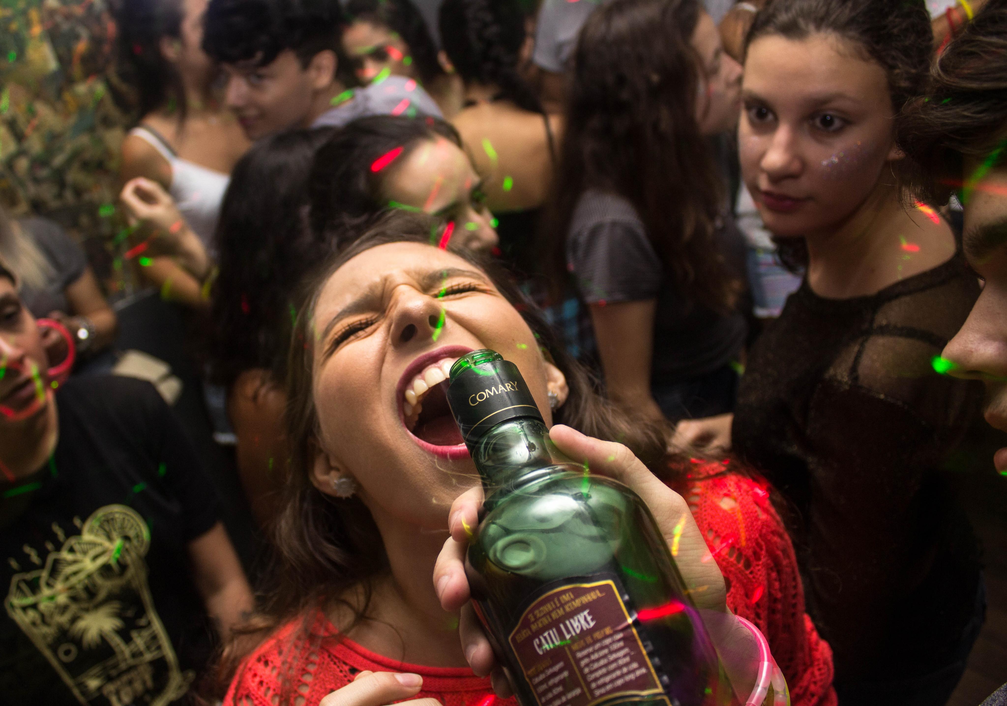 alkohol - pití - party