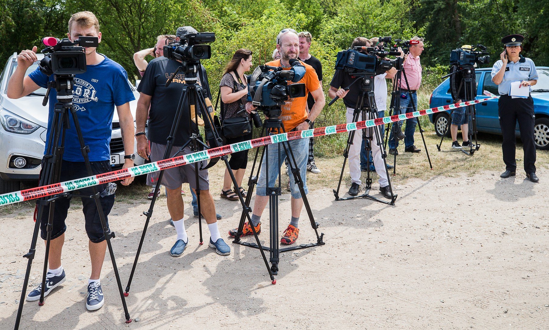 Novináři v soukromém Bioparku Štít u obce Klamoš na Královéhradecku, kde utekli z klece dva tygři a lev