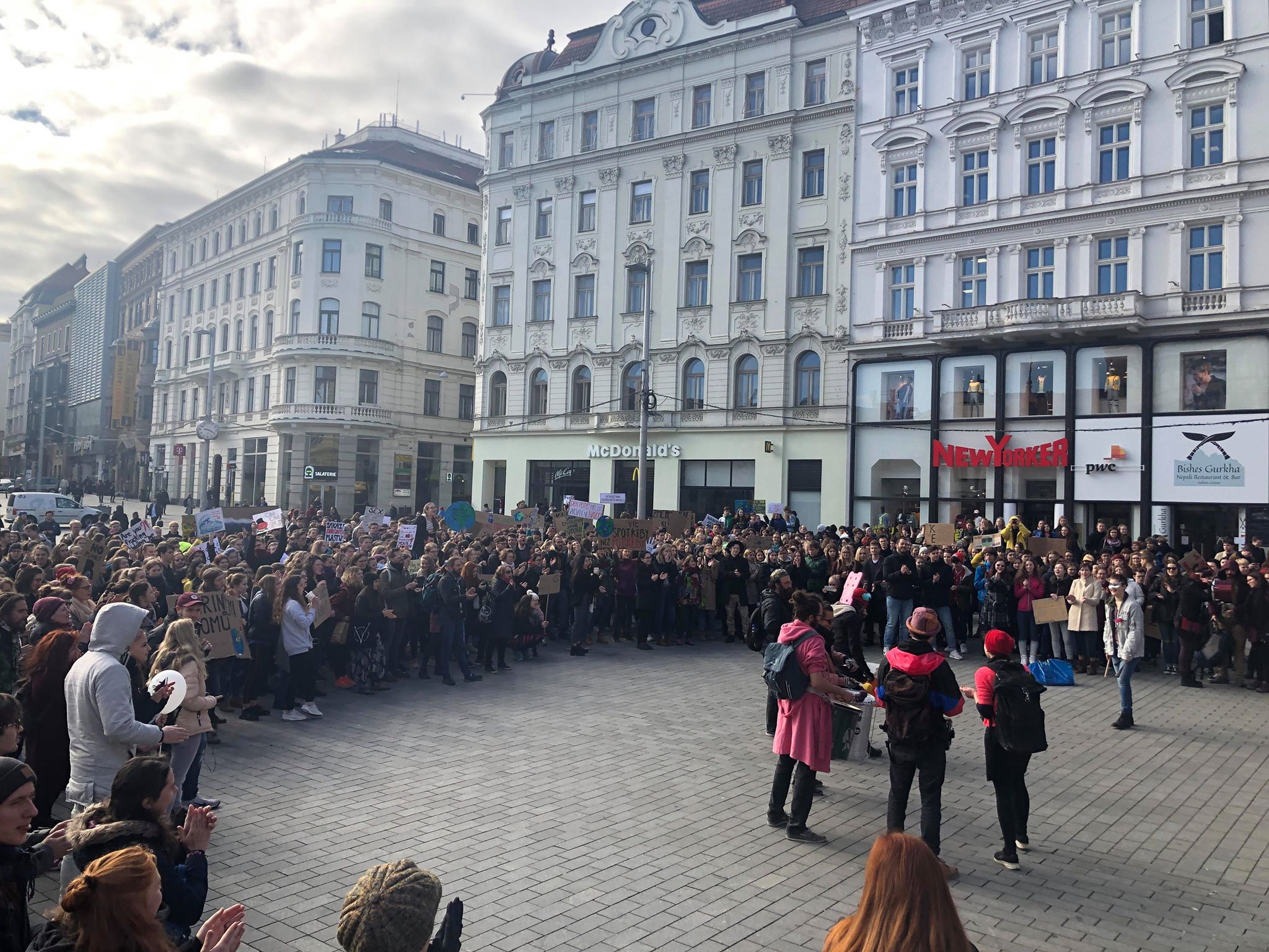Středoškoláci protestují v Brně za podporu větší ochrany životního prostředí