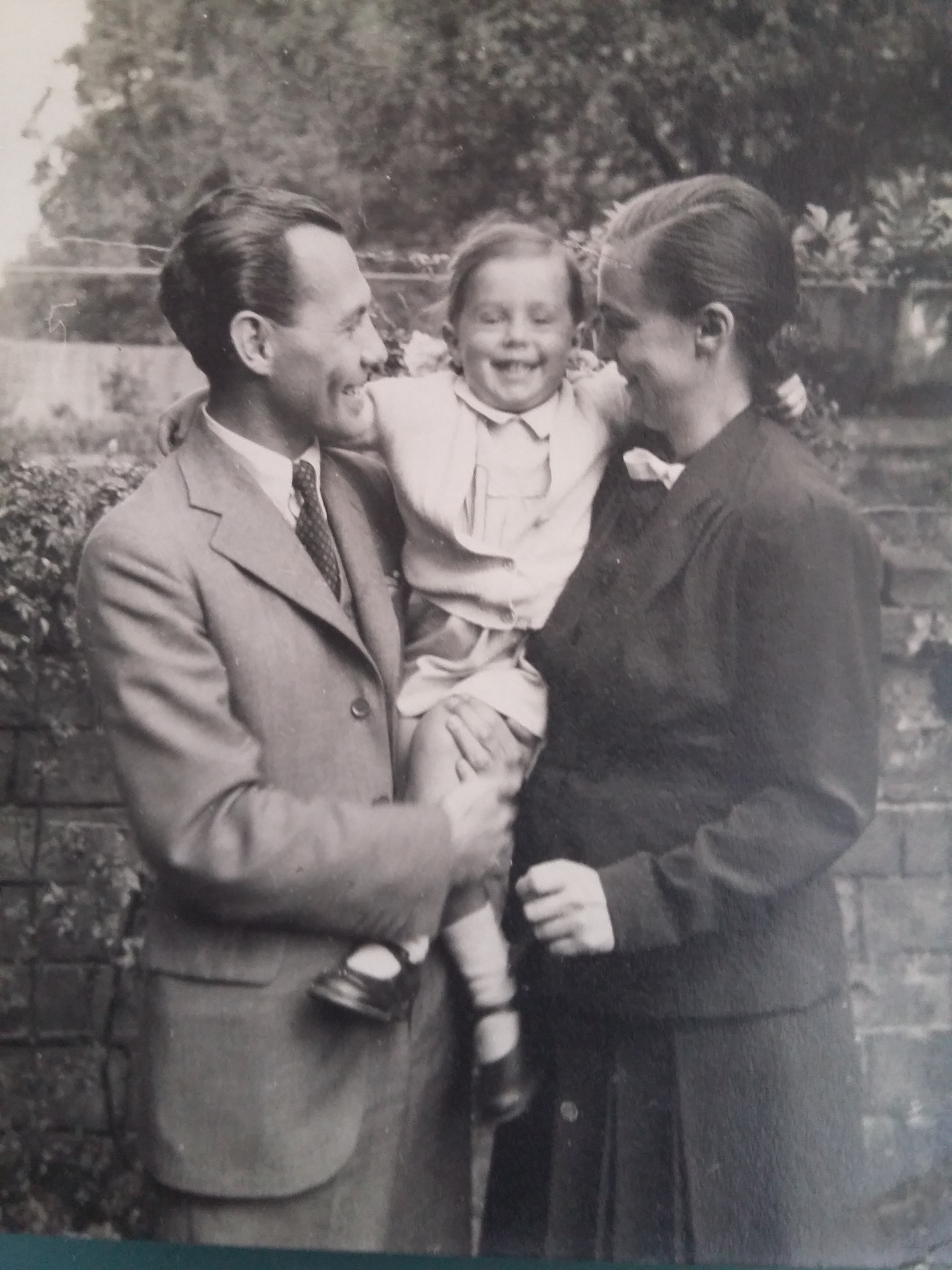 Malá Anna s rodiči v Anglii