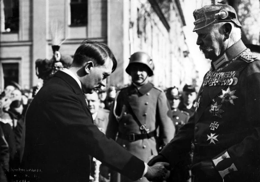 Říšský kancléř Adolf Hitler a prezident Paul von Hindenburg (1933)