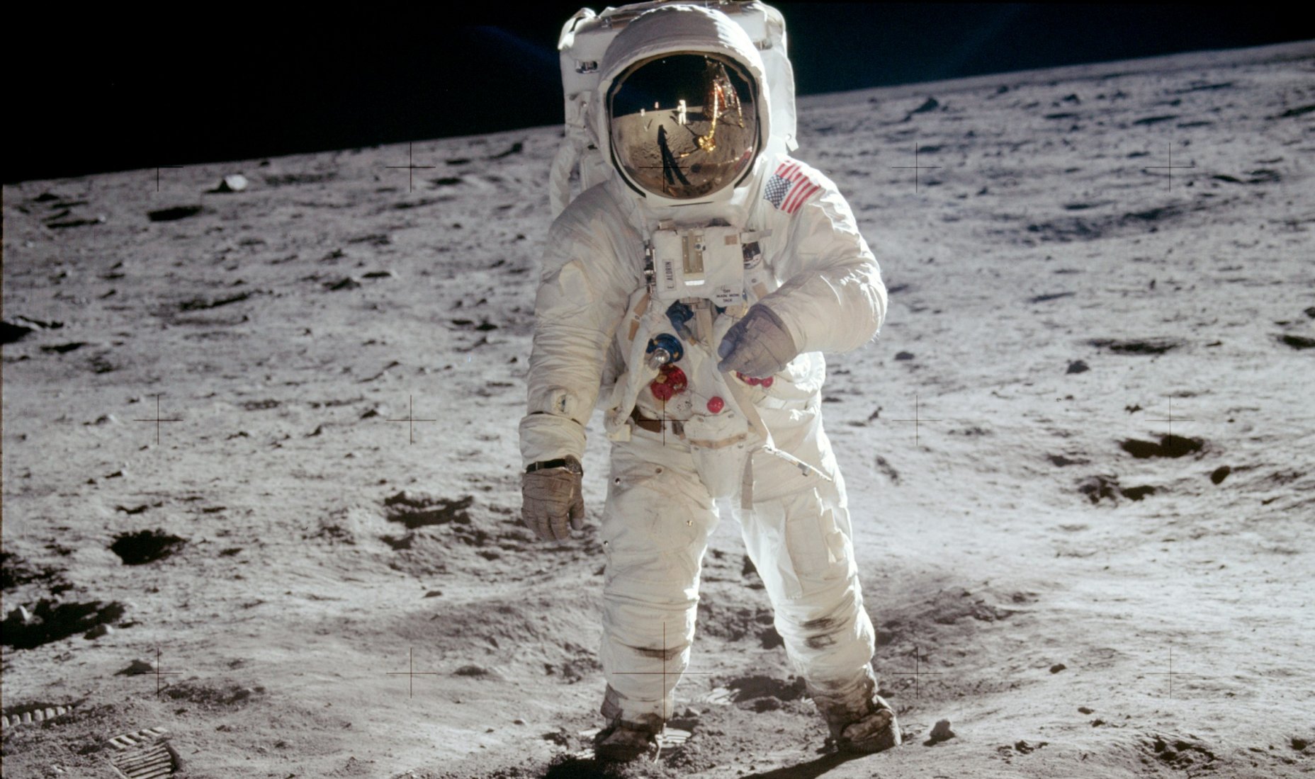 Buzz Aldrin na Měsíci, jak ho vyfotil jeho kolega Neil Armstrong