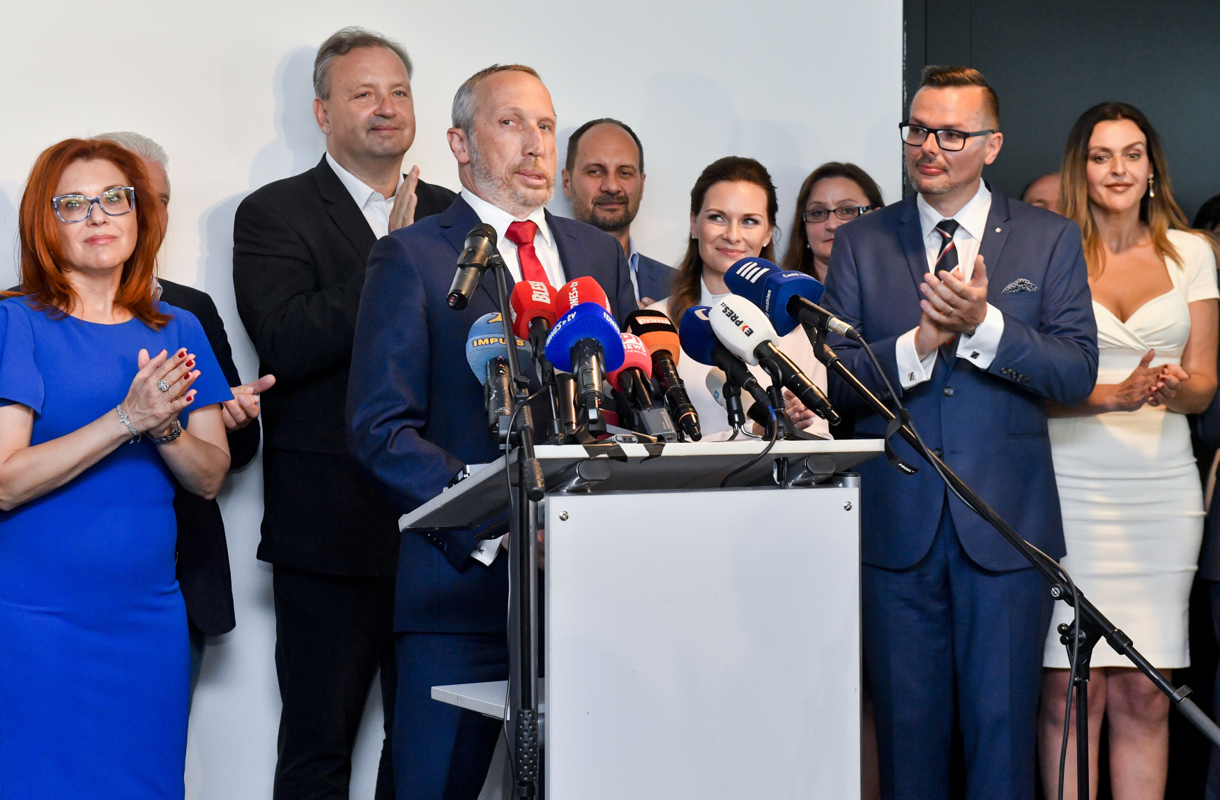 Bývalý poslanec ODS Václav Klaus mladší (třetí zleva) představil svou novou politickou stranu Trikolóra - hnutí občanů