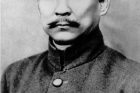 Sunjatsen (1866 - 1925), čínský politik. Portrét z roku 1912, kdy byl prezidentem Čínské republiky