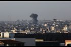 Kouř po izraelských náletech ve východním Rafáhu