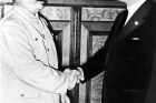 Pakt Ribentrop-Molotov, tj. smlouva mezi nacistickým Německem a Stalinem o neútočení (von Ribbentrop and Stalin after the conclusion of the Hitler-Stalin pact in Moscow, 1939)