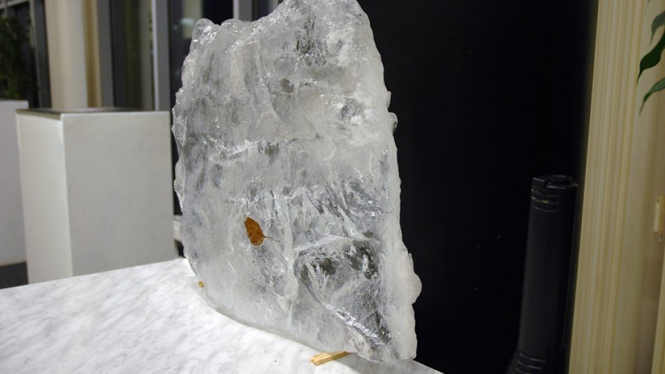 Fotografie z výstavy Led (textury přírodního ledu) RNDr. Radka Mikuláše, CSc.
