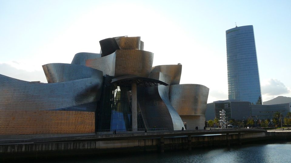 Guggenheimovo muzeum v Bilbau se stalo symbolem moderního Baskicka