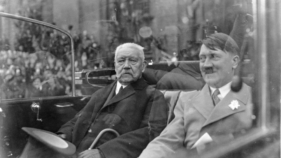 Paul von Hindenburg a Adolf Hitler v Berlíně v roce 1933