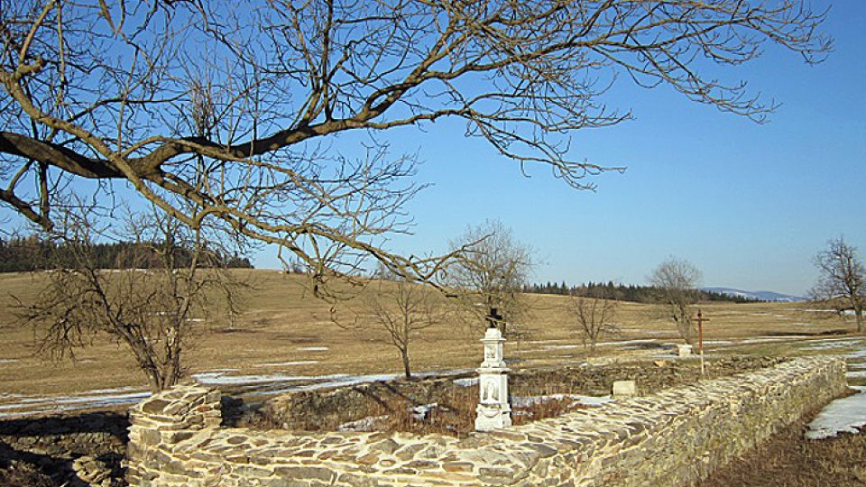 Hřbitov v zaniklé Štolnavě