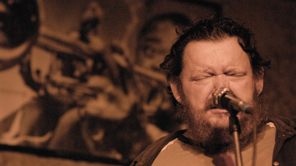 Radomil Uhlíř improvizuje v žižkovském hudebním klubu s kytaristou Joe Karafiátem