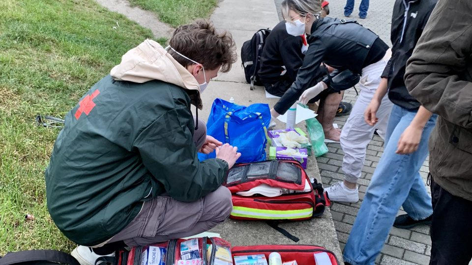 Medici na ulici chodí několikrát do měsíce ošetřovat bezdomovce, a to ve všech městech, kde jsou univerzity