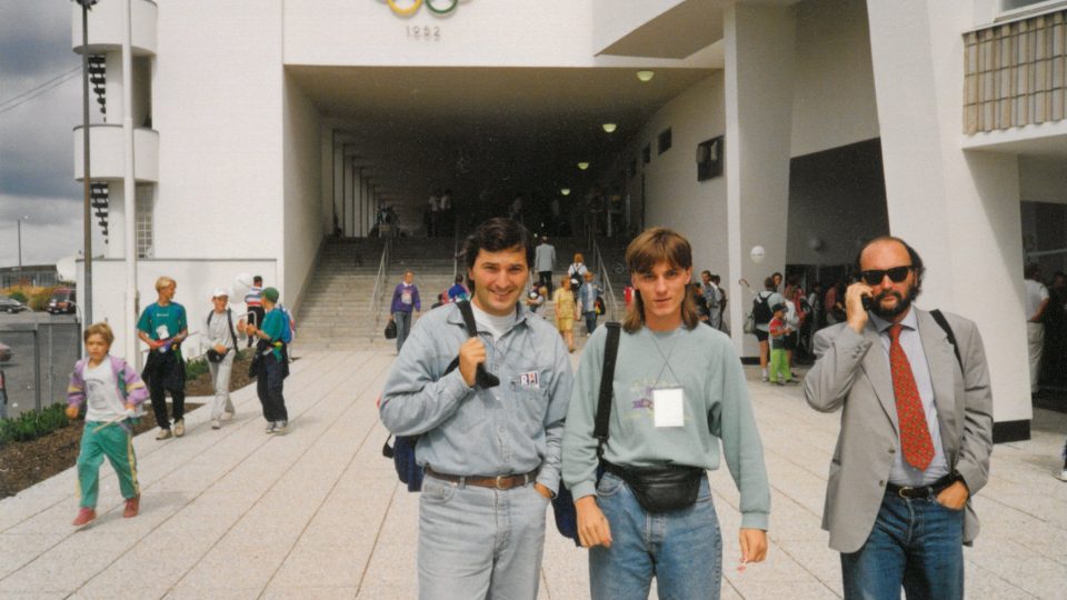 Miroslav Augustin a Miroslav Bureš před olympijským stadionem v Helsinkách, 1994