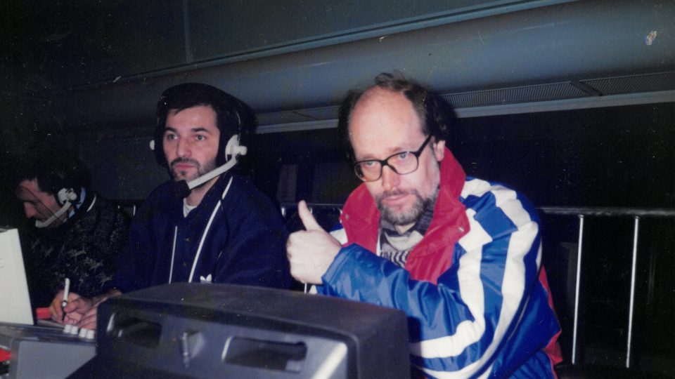 Komentování finále ZOH v Naganu, Česko vs. Rusko, zleva Miroslav Augustin a Aleš Procházka, 20. února 1998