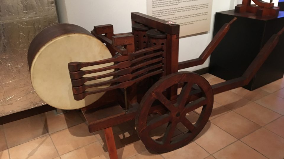 Jedna z verzí mechanického bubnu – Museum leonarda da Vinci v Římě